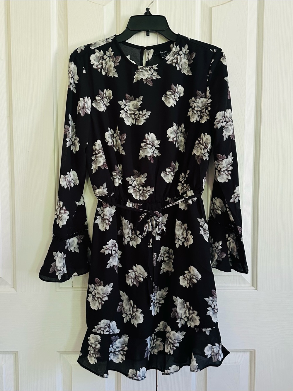 Lumiere Dress Black Gray Floral Tie-Detail Ruffled Long Sleeve Dress Small NEW - Picture 3 of 15